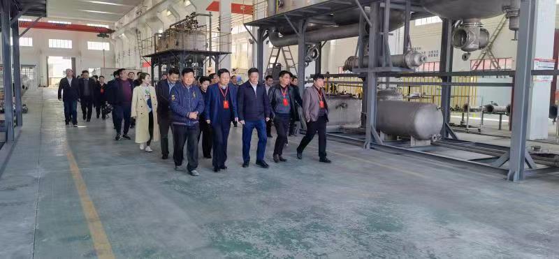 11月9日，人大代表團一行考察江蘇煌燦新材料科技有限公司。高新區黨工委書記陳斌等陪同。